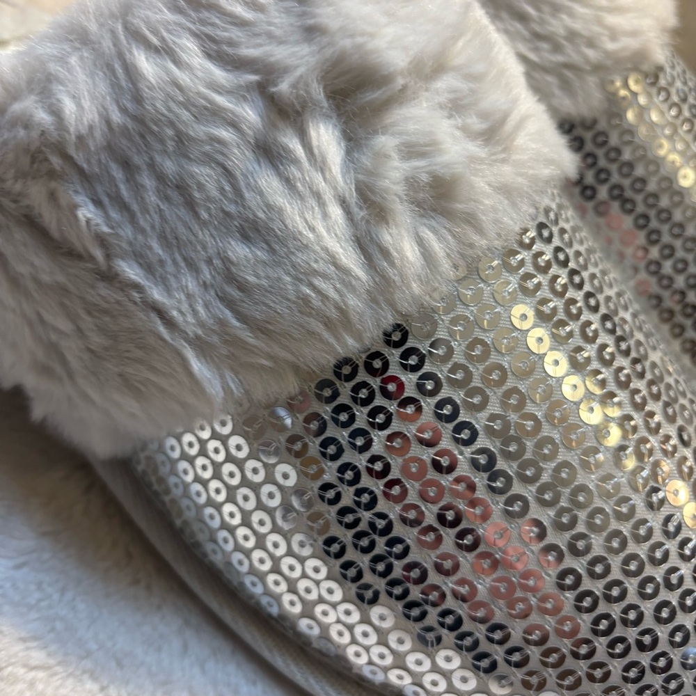NEW Auden Slippers XL (11/12) Silver Sequins with Faux Fur Lining Cozy NWT - Picture 11 of 13